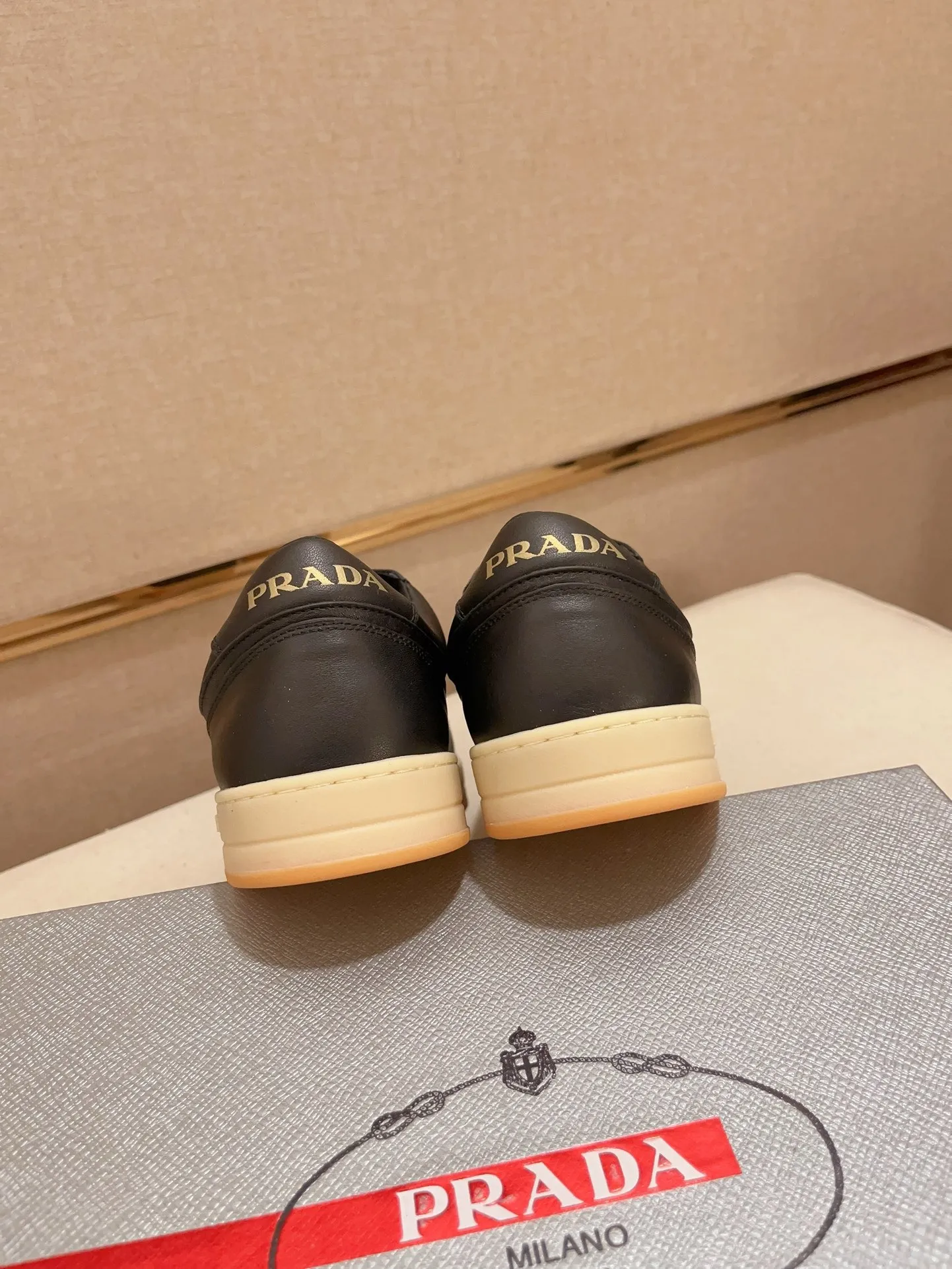 Factory price 540💰 ✔️✔️✔️High version High-quality new PRADA counters are available simultaneously, new men's shoes, 😘Material: Made of patent cowhide with breathable mesh. Inside: cowhide with breathable mesh 👍🏿 high-end ☄️ open-molded non-slip rubber outsole, exquisite lines, simple and elegant, comfortable and high-end for leisure travel. Code number: 38 to 44 (45 can be customized and 46 cannot be returned or exchanged)